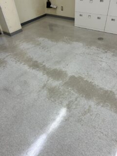 休憩室床清掃・ワックス塗布　鹿児島市伊敷台